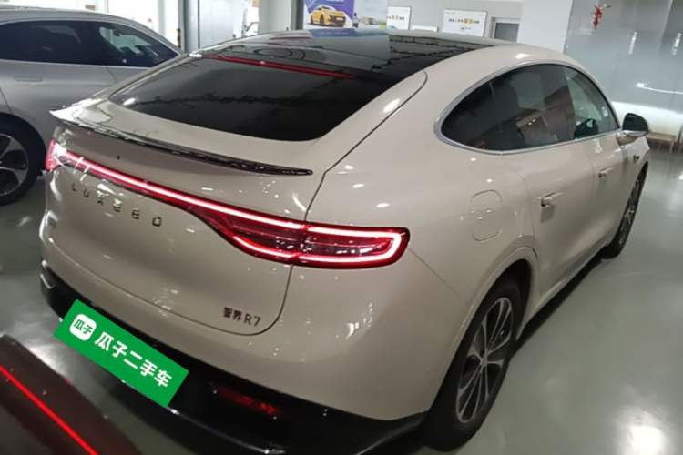 Used Hima Luxeed R7 2025 Range-Extended Version 251 km Max Rear Right 45 Deg