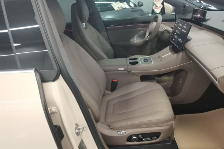Used Hima Luxeed R7 2025 Range-Extended Version 251 km Max Right Front Seat