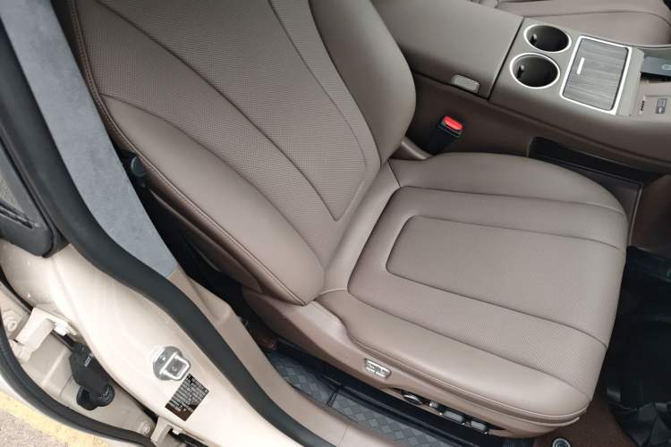 Used Hima Luxeed R7 2025 Range-Extended Version 251 km Max Right Front Seat