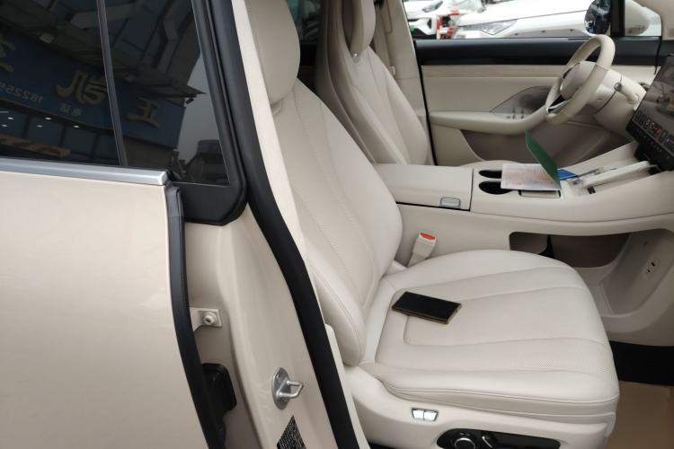Used Hima Luxeed R7 2025 Range-Extended Version 251 km Max Right Front Seat