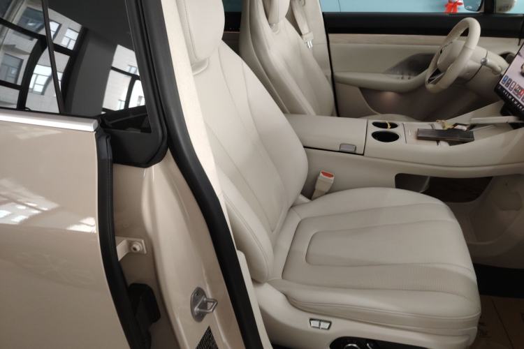 Used Hima Luxeed R7 2025 Range-Extended Version 251 km Max Right Front Seat