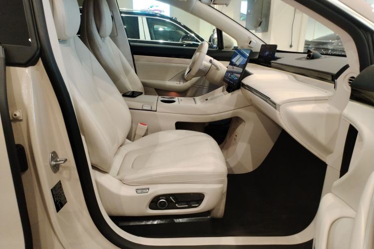 Used Hima Luxeed R7 2025 Range-Extended Version 251 km Max Right Front Seat