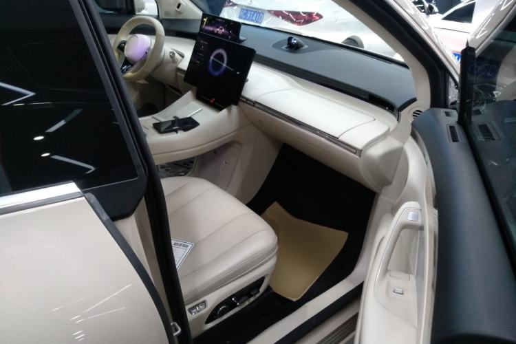 Used Hima Luxeed R7 2025 Range-Extended Version 251 km Max Right Front Seat