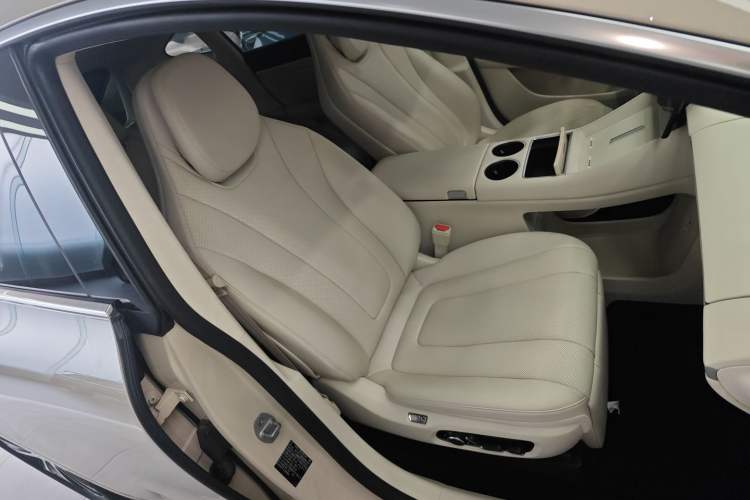 Used Hima Luxeed R7 2025 Range-Extended Version 251 km Max Right Front Seat