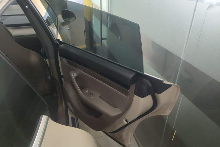 Used Hima Luxeed R7 2025 Range-Extended Version 251 km Max Right Rear Door Interior