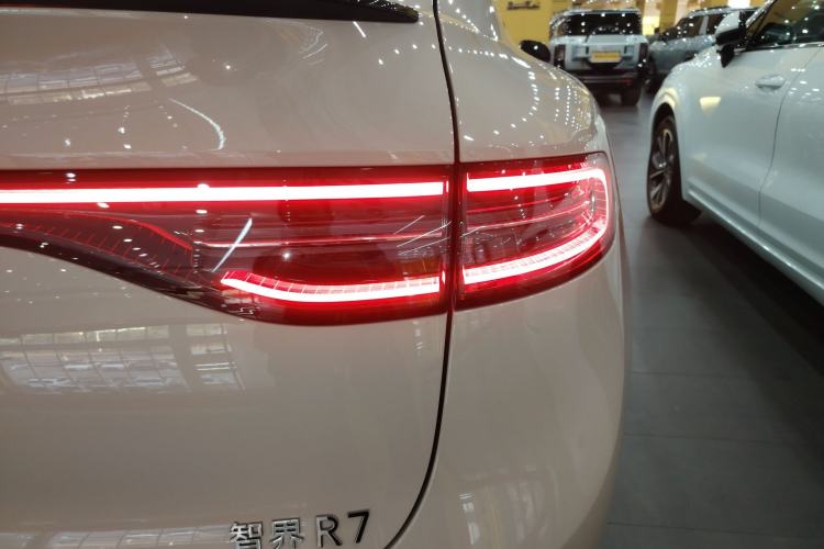Used Hima Luxeed R7 2025 Range-Extended Version 251 km Max Right Rear Taillight