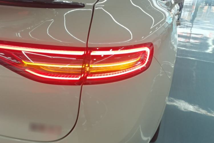 Used Hima Luxeed R7 2025 Range-Extended Version 251 km Max Right Rear Taillight