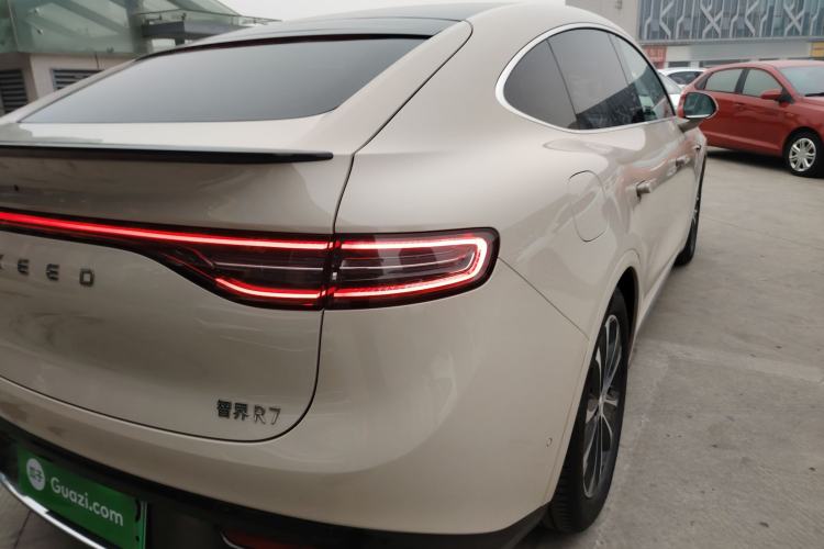 Used Hima Luxeed R7 2025 Range-Extended Version 251 km Max Right Rear Taillight