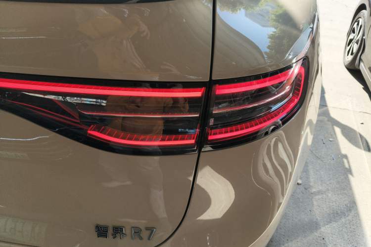 Used Hima Luxeed R7 2025 Range-Extended Version 251 km Max Right Rear Taillight