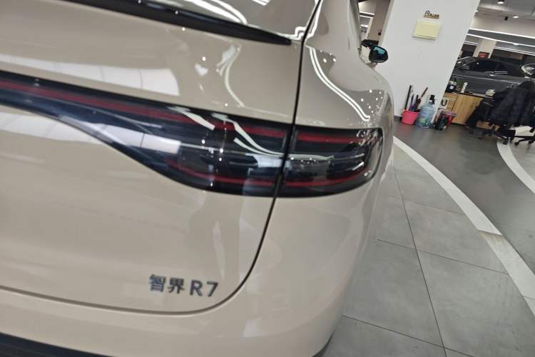 Used Hima Luxeed R7 2025 Range-Extended Version 251 km Max Right Rear Taillight