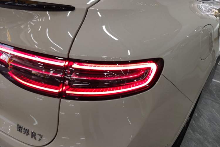 Used Hima Luxeed R7 2025 Range-Extended Version 251 km Max Right Rear Taillight