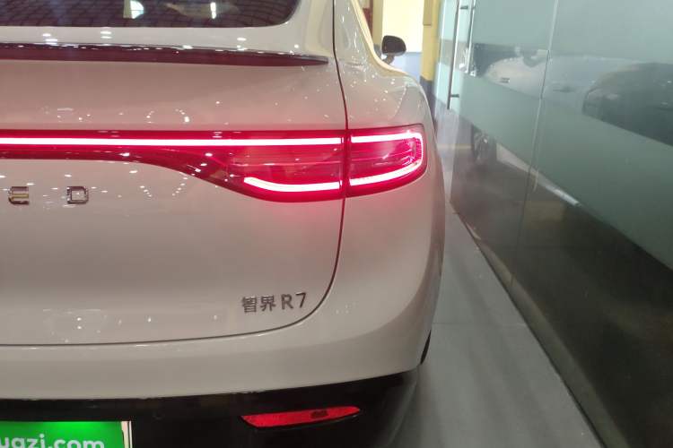 Used Hima Luxeed R7 2025 Range-Extended Version 251 km Max Right Rear Taillight