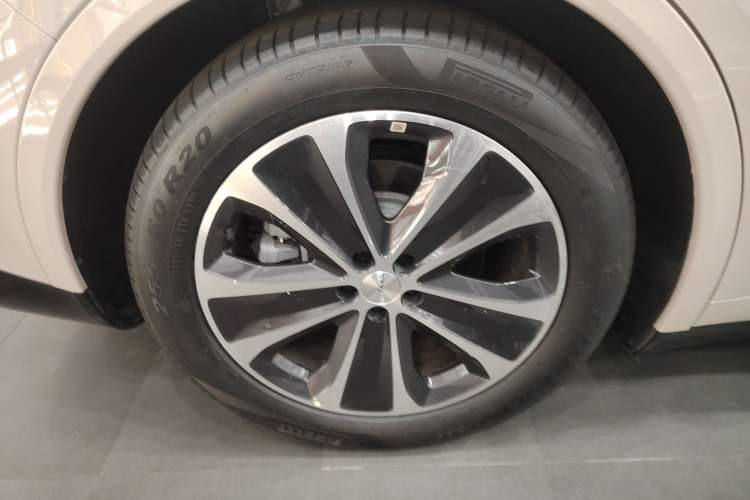 Used Hima Luxeed R7 2025 Range-Extended Version 251 km Max Right Rear Wheel Hub