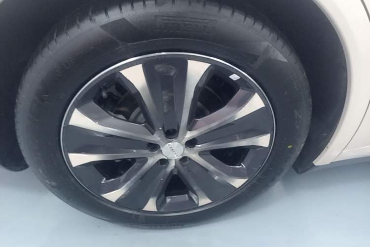 Used Hima Luxeed R7 2025 Range-Extended Version 251 km Max Right Rear Wheel Hub