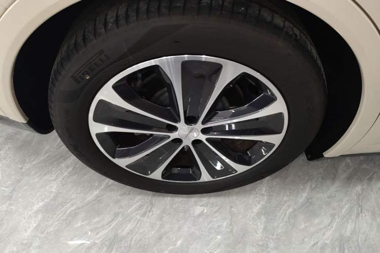 Used Hima Luxeed R7 2025 Range-Extended Version 251 km Max Right Rear Wheel Hub