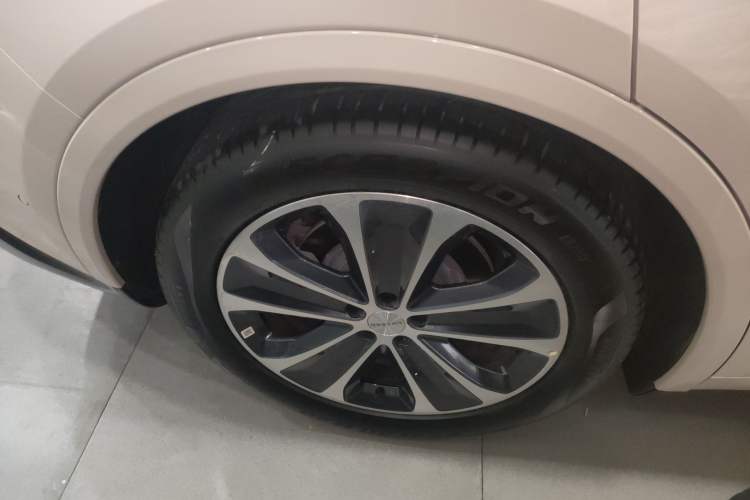 Used Hima Luxeed R7 2025 Range-Extended Version 251 km Max Right Rear Wheel Hub