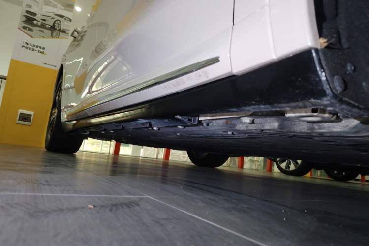 Used Hima Luxeed R7 2025 Range-Extended Version 251 km Max Right Side Sill