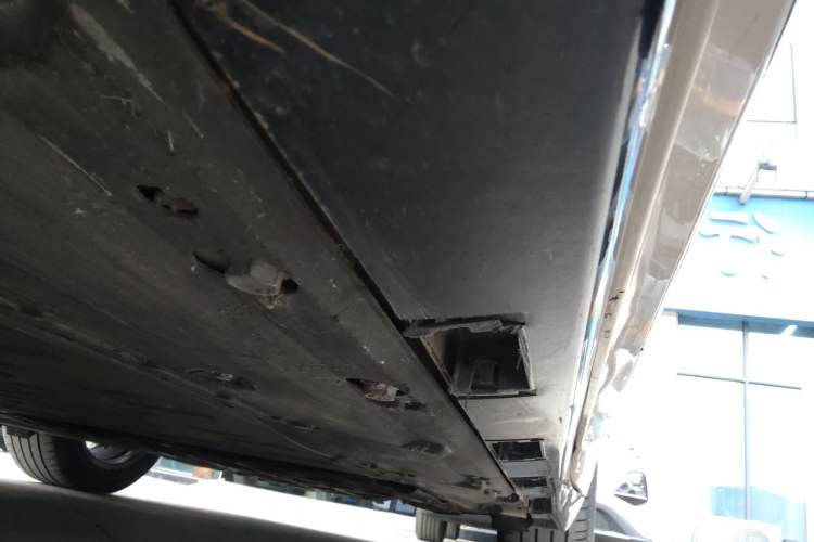 Used Hima Luxeed R7 2025 Range-Extended Version 251 km Max Right Side Sill