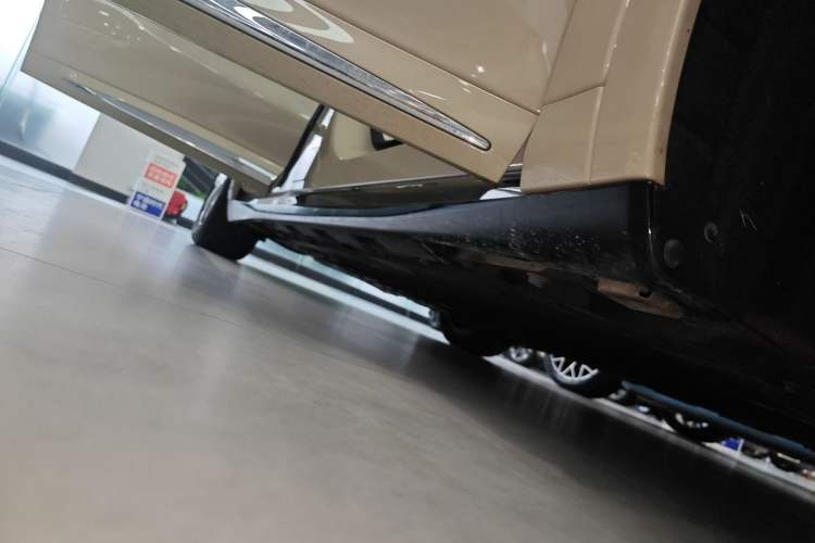 Used Hima Luxeed R7 2025 Range-Extended Version 251 km Max Right Side Sill