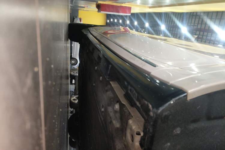 Used Hima Luxeed R7 2025 Range-Extended Version 251 km Max Right Side Sill