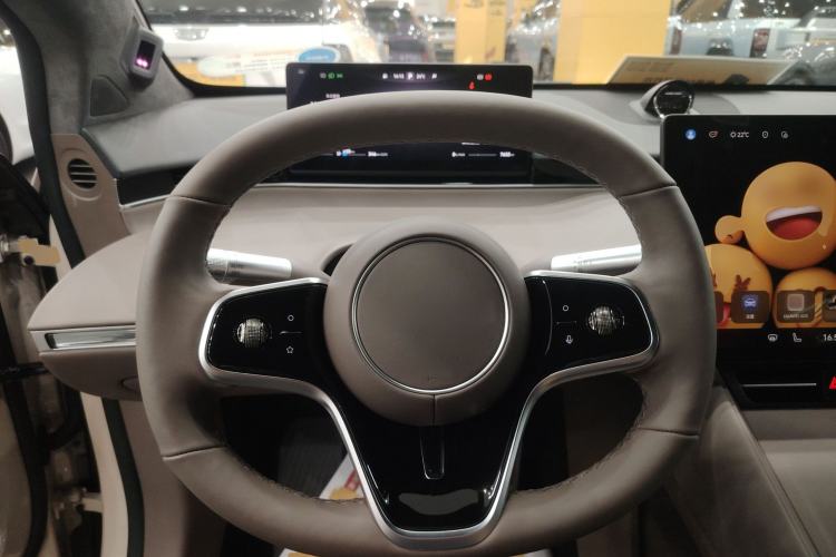 Used Hima Luxeed R7 2025 Range-Extended Version 251 km Max Steering Wheel