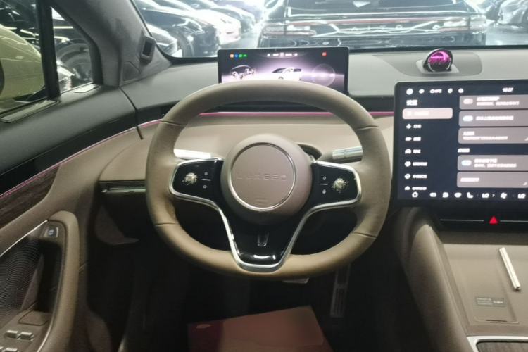 Used Hima Luxeed R7 2025 Range-Extended Version 251 km Max Steering Wheel