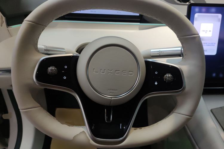 Used Hima Luxeed R7 2025 Range-Extended Version 251 km Max Steering Wheel