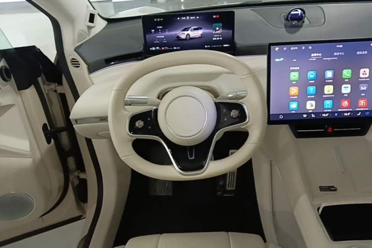 Used Hima Luxeed R7 2025 Range-Extended Version 251 km Max Steering Wheel