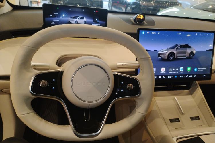 Used Hima Luxeed R7 2025 Range-Extended Version 251 km Max Steering Wheel