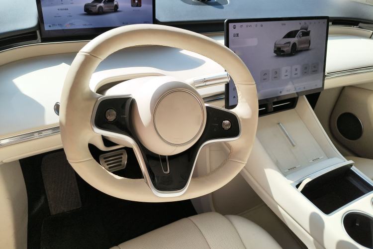 Used Hima Luxeed R7 2025 Range-Extended Version 251 km Max Steering Wheel