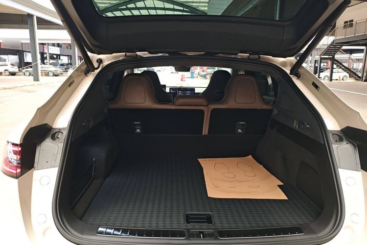 Used Hima Luxeed R7 2025 Range-Extended Version 251 km Max Trunk