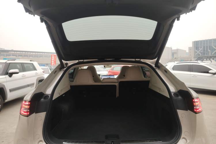 Used Hima Luxeed R7 2025 Range-Extended Version 251 km Max Trunk