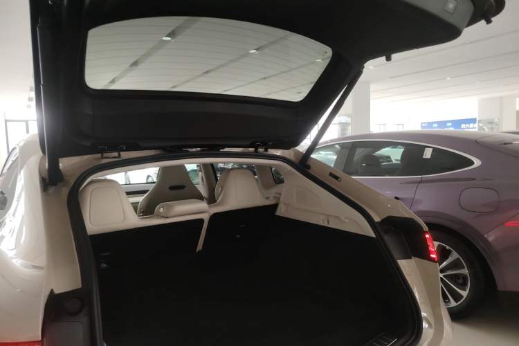 Used Hima Luxeed R7 2025 Range-Extended Version 251 km Max Trunk