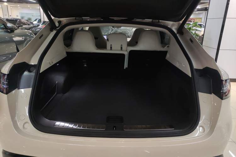 Used Hima Luxeed R7 2025 Range-Extended Version 251 km Max Trunk