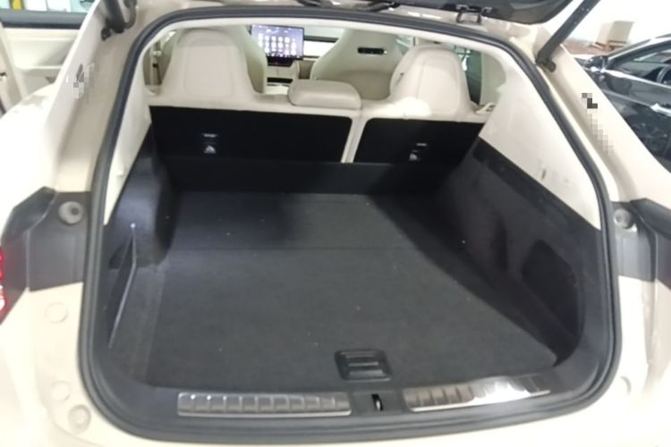 Used Hima Luxeed R7 2025 Range-Extended Version 251 km Max Trunk