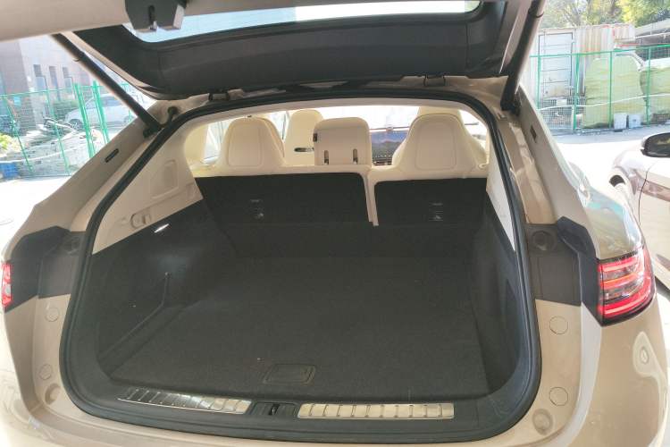 Used Hima Luxeed R7 2025 Range-Extended Version 251 km Max Trunk