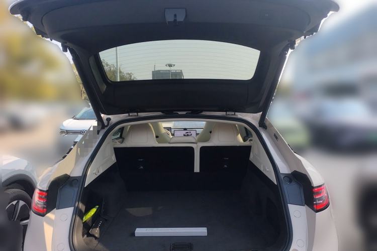 Used Hima Luxeed R7 2025 Range-Extended Version 251 km Max Trunk