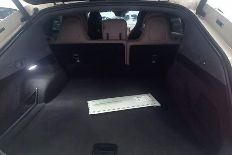 Used Hima Luxeed R7 2025 Range-Extended Version 251 km Max Trunk