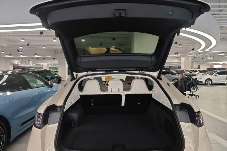 Used Hima Luxeed R7 2025 Range-Extended Version 251 km Max Trunk