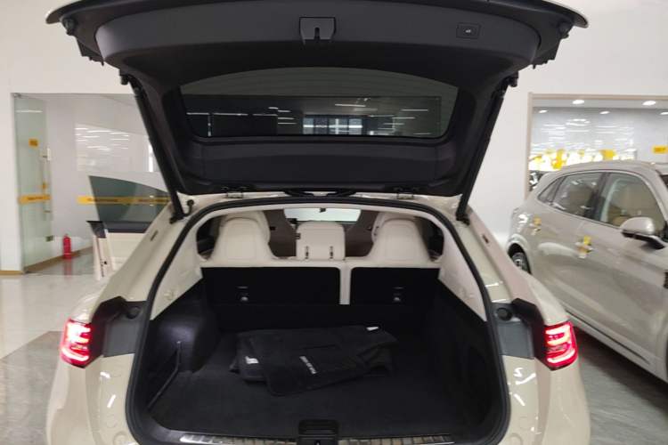 Used Hima Luxeed R7 2025 Range-Extended Version 251 km Max Trunk