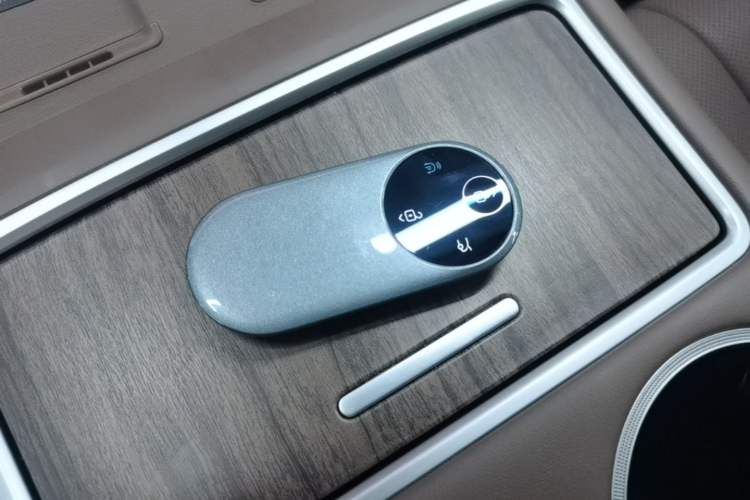 Used Hima Luxeed R7 2025 Range-Extended Version 251 km Max Vehicle Key
