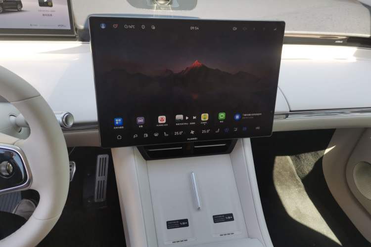 Used Hima Luxeed R7 2026 Model Range-Extending Max Audio And AC Panel