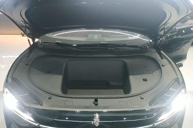 Used Hima Luxeed R7 2026 Model Pure Electric Ultra Engine Bay