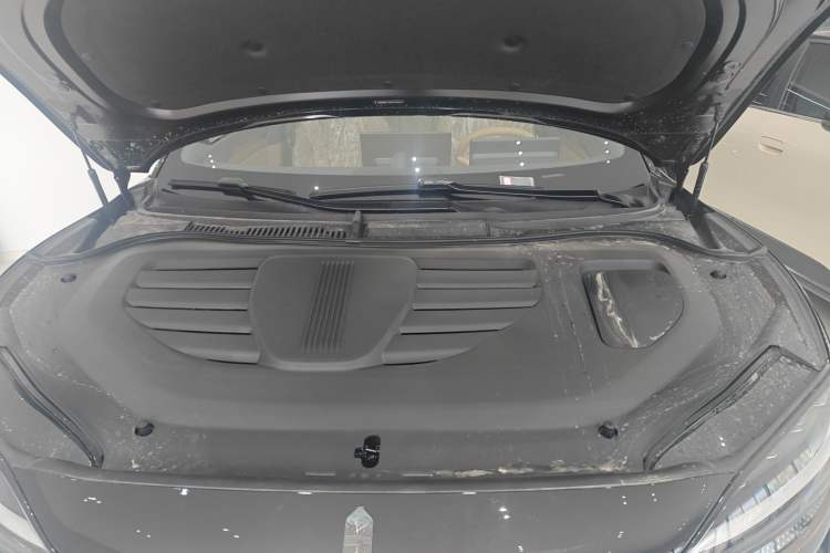 Used Hima Luxeed R7 2026 Model Range-Extending Max Engine Bay