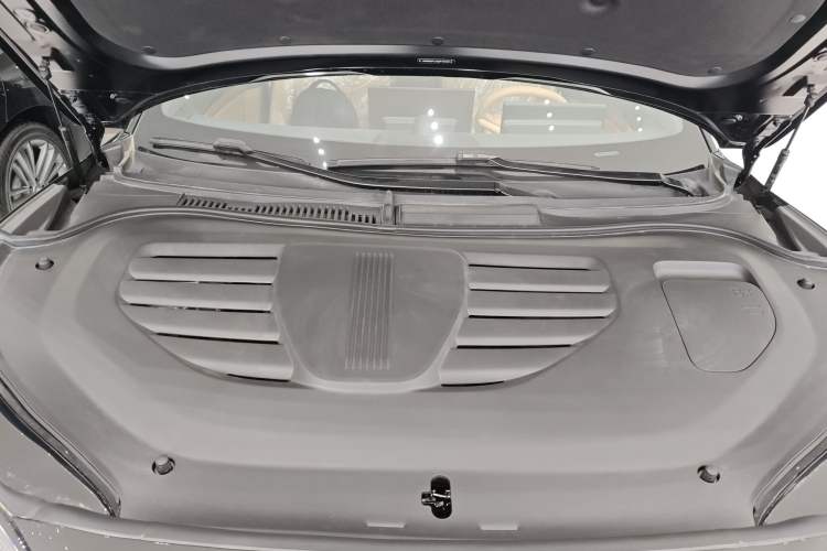 Used Hima Luxeed R7 2026 Model Range-Extending Max Engine Bay