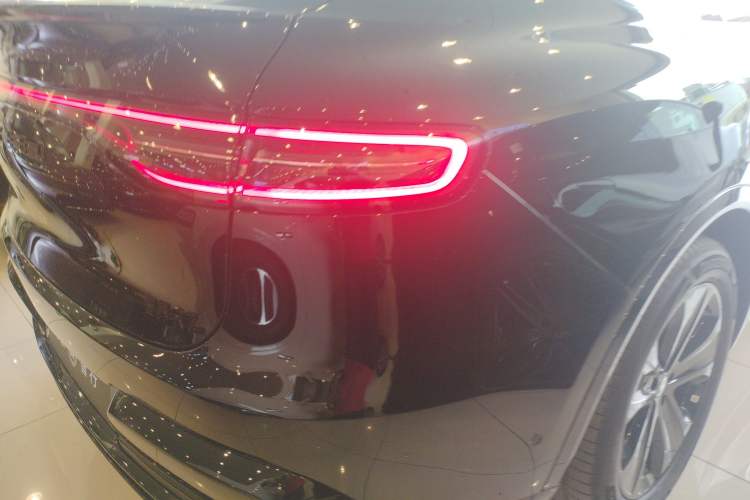 Used Hima Luxeed R7  Exterior 3