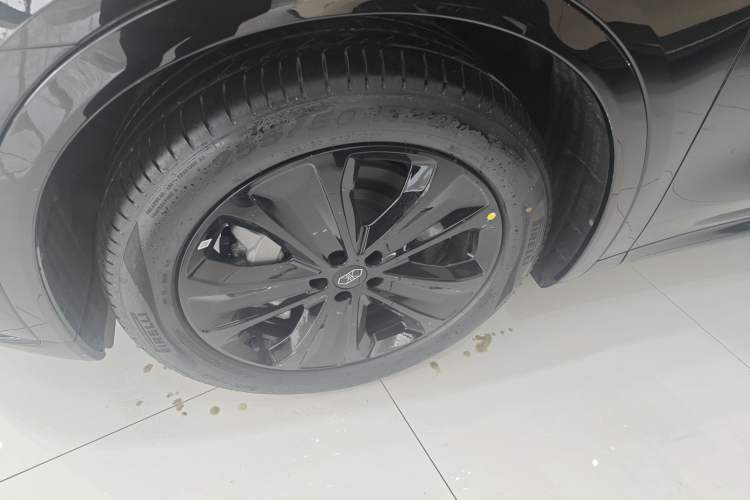 Used Hima Luxeed R7 2026 Model Range-Extending Max Exterior 4
