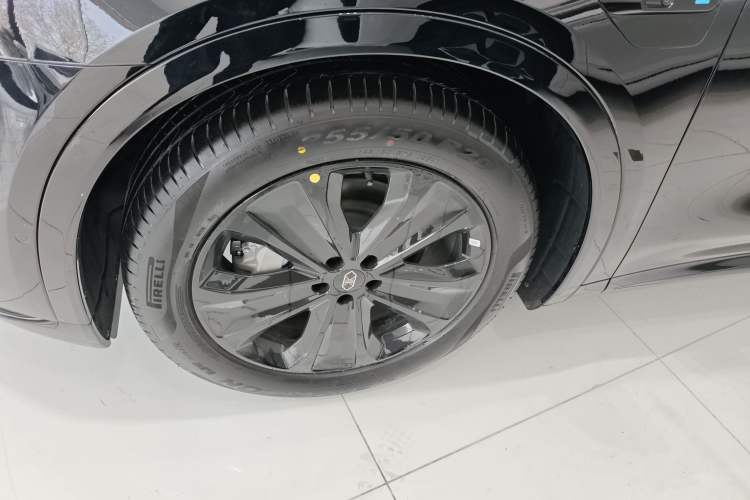 Used Hima Luxeed R7 2026 Model Range-Extending Max Exterior 4