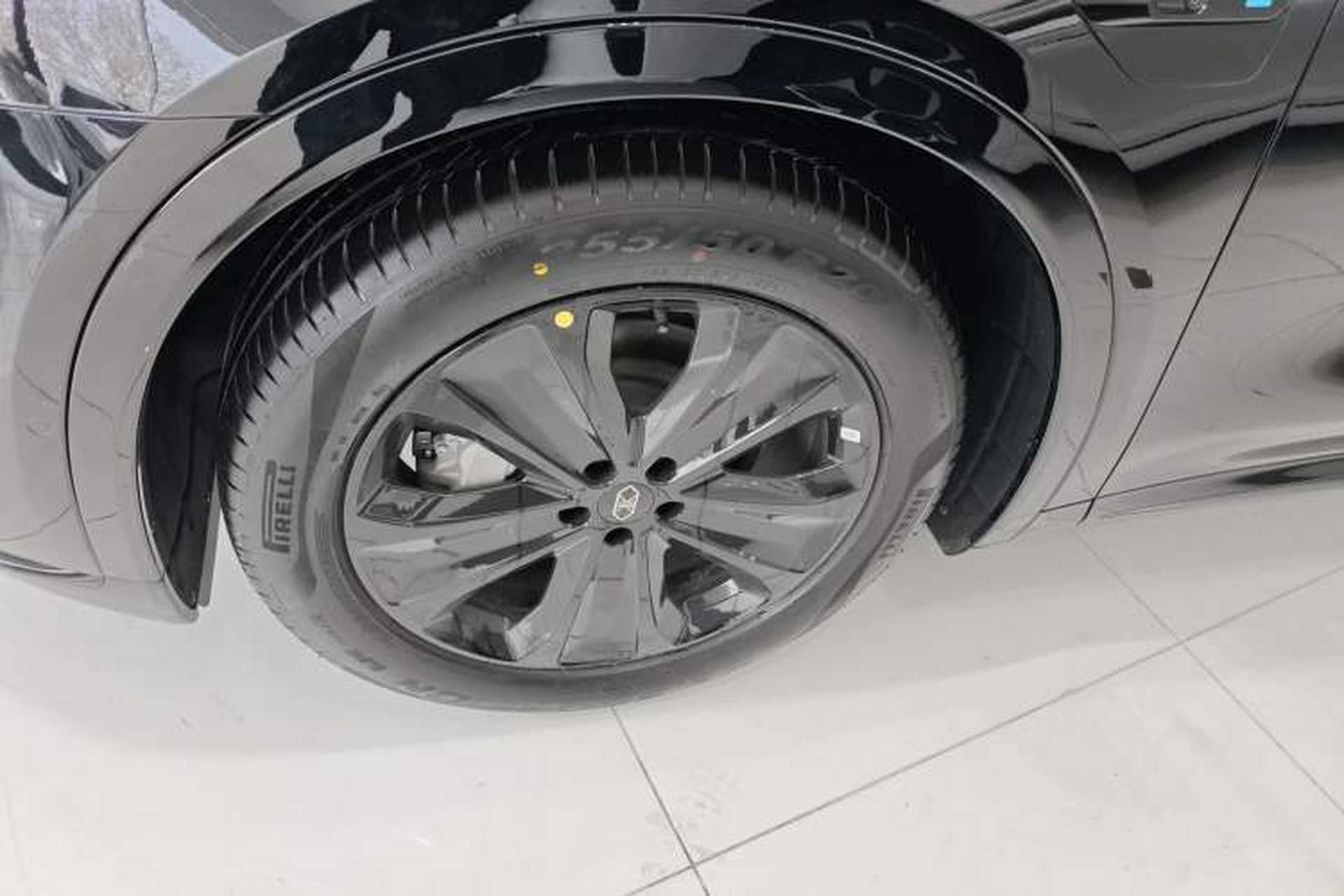 Used Hima Luxeed R7 2026 Model Range-Extending Max Exterior 4