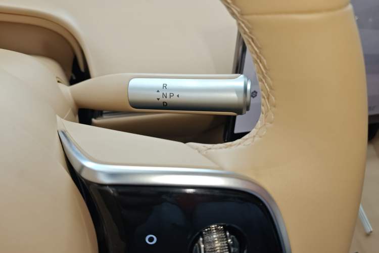 Used Hima Luxeed R7 2026 Model Range-Extending Max Gear Lever